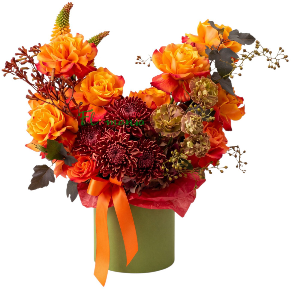 Композиция с оранжевыми розами и бордовыми хризантемами «Теплый сентябрь»